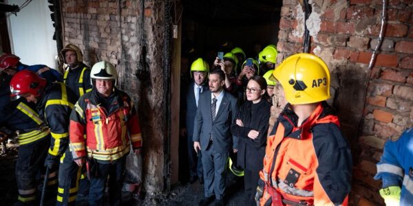 Іноземним дипломатам показали пошкоджену атакою РФ будівлю Кабміну