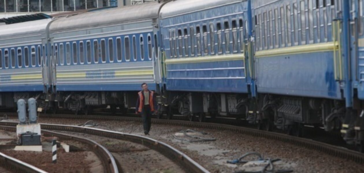 РФ вдарила по залізниці: які потяги затримуються