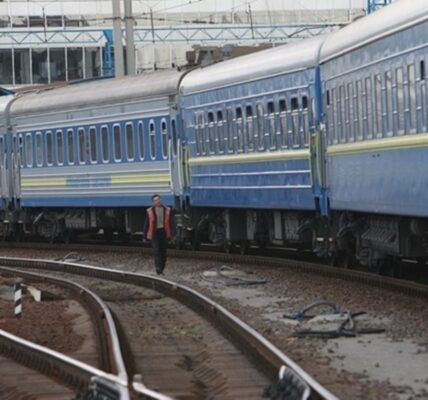 РФ вдарила по залізниці: які потяги затримуються