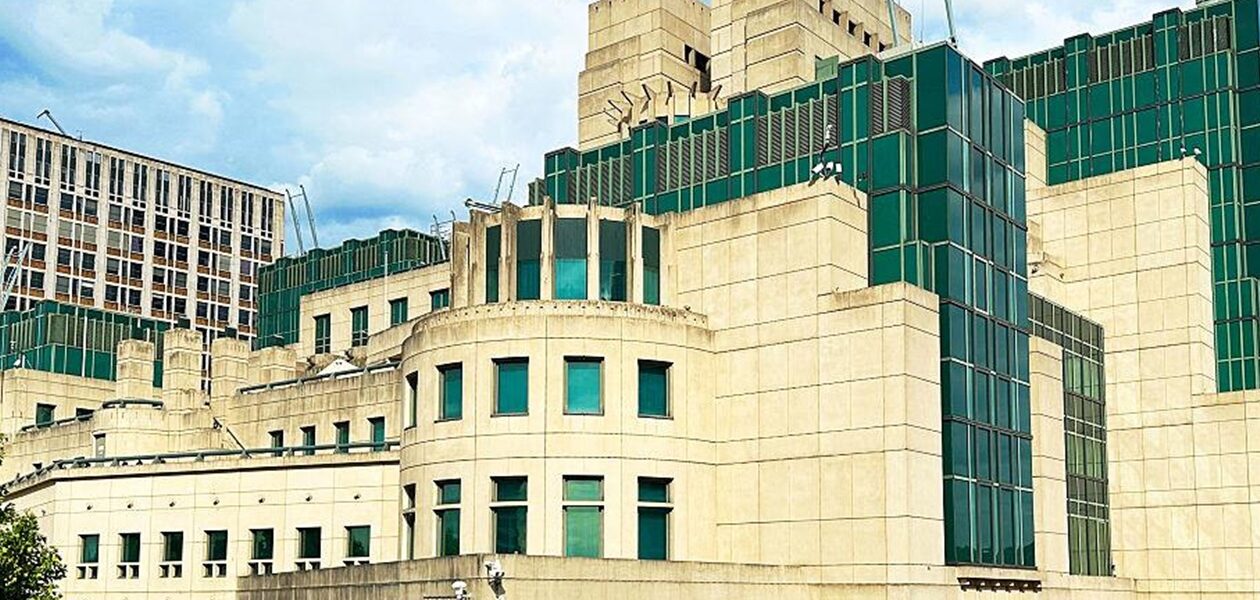 Британія запустить портал для залучення шпигунів на території Росії
