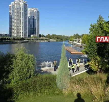 Поліція та комунальники оточили престижний ЖК на Осокорках (фото)