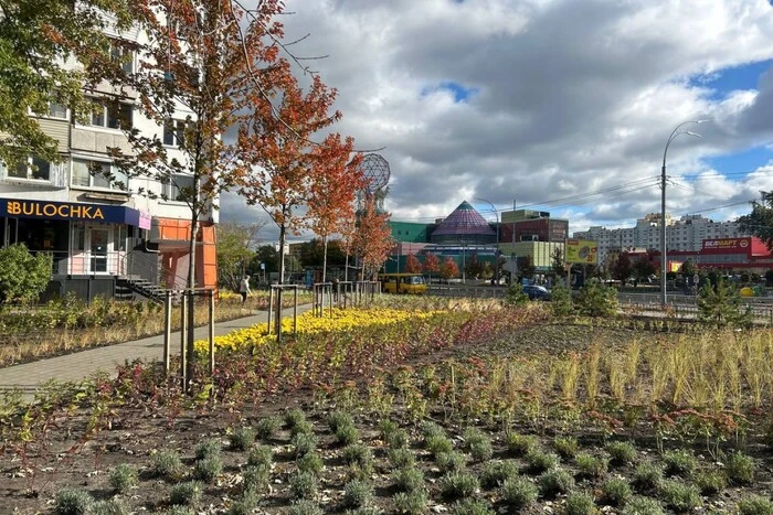 На Оболоні замість кіосків облаштовано два нові сквери (фото)