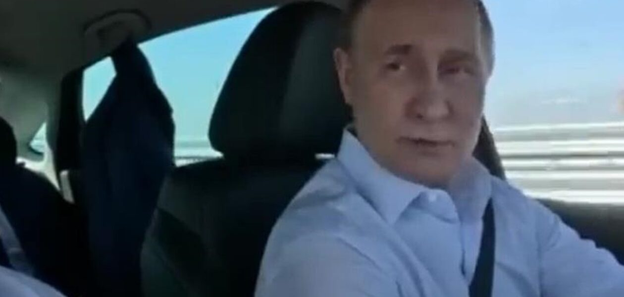 В Росії обвалився продаж машини для чиновників, яку рекламував Путін
