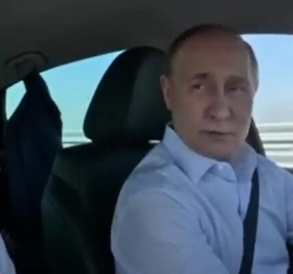 В Росії обвалився продаж машини для чиновників, яку рекламував Путін