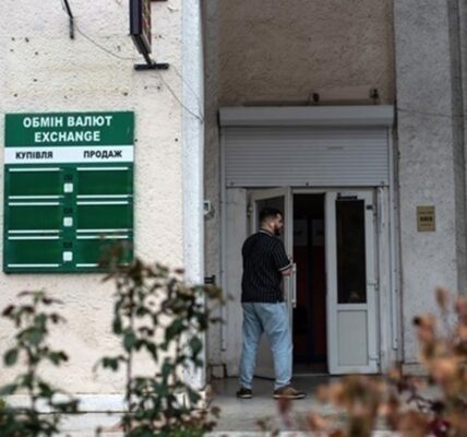 Долар і євро подешевшали наприкінці вересня