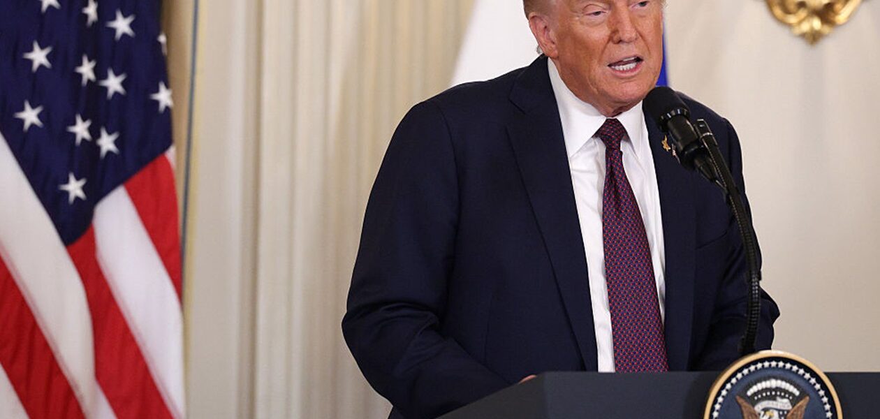 Трамп запровадив нові мита на деревину та меблі