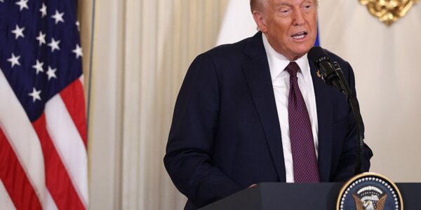 Трамп запровадив нові мита на деревину та меблі