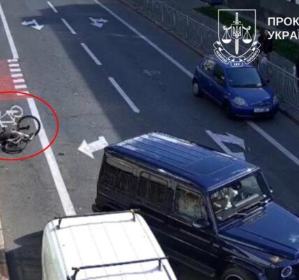 У Києві водій Mercedes побив велосипедиста до втрати свідомості