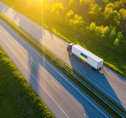 Імпорт в Україні вдвічі перевершив експорт