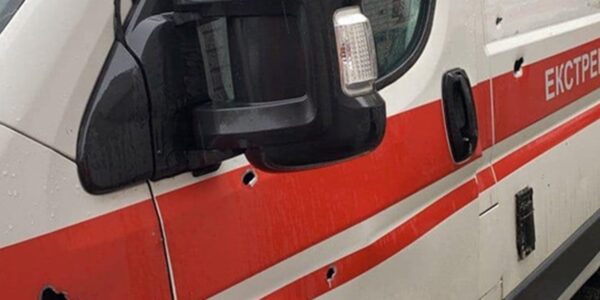 У Херсоні росіяни обстріляли бригаду "швидкої", є поранений