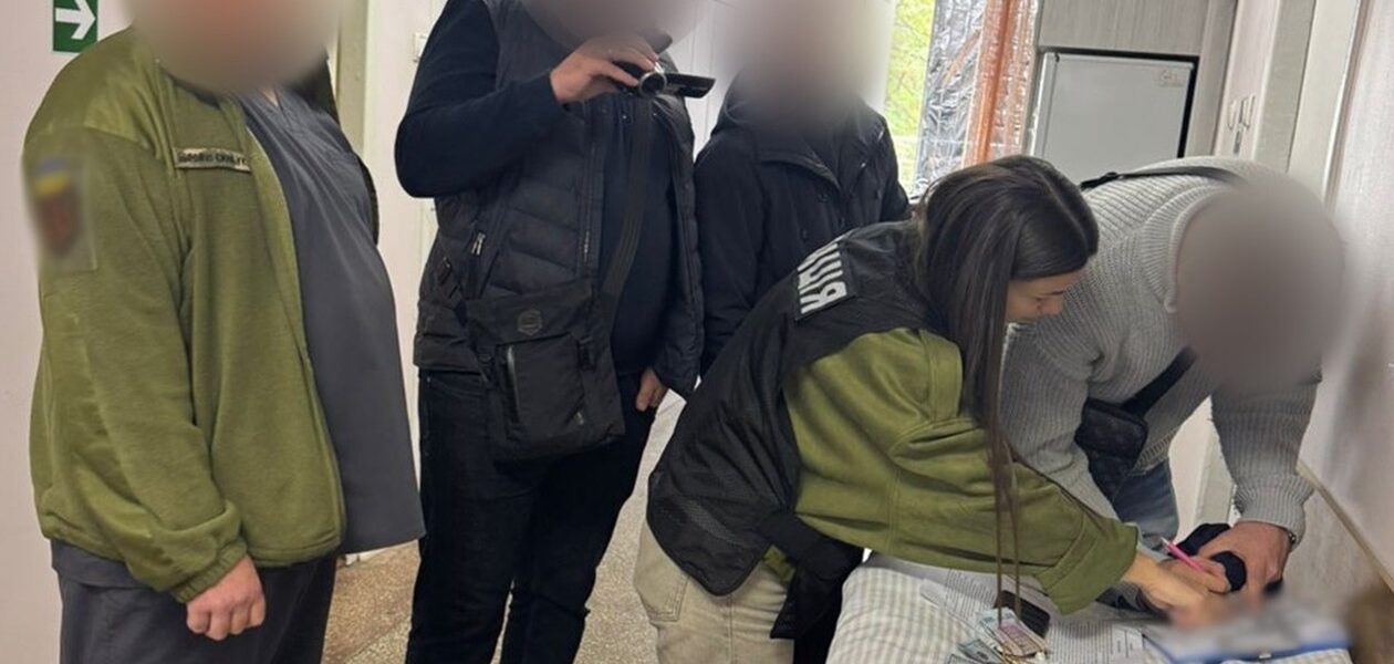 На Одещині військового медика спіймали на хабарі