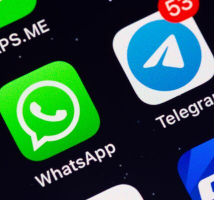 Роскомнагляд оголосив про початок блокування Telegram та WhatsApp