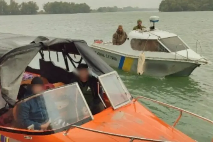 Два румунські катери порушили кордон України (фото)