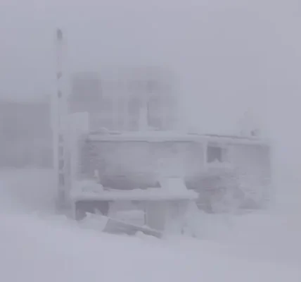 Карпати накрила негода: оголошено штормове попередження