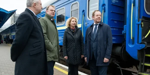 Голова МЗС Нідерландів прибув до Києва