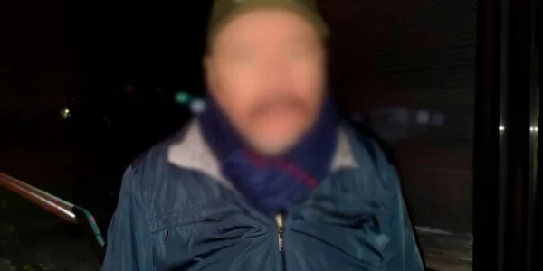 На Печерську поліція затримала таксиста, який поєднував роботу зі збутом наркотиків