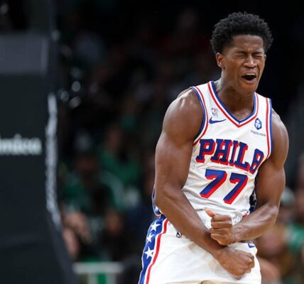 Новачок Філадельфії трощить усіх у дебюті