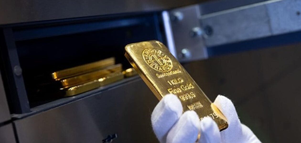 Ціни на золото впали нижче 4000 доларів за унцію