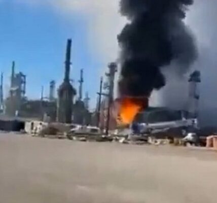 У США на найбільшому нафтозаводі Нью-Мексико стався потужний вибух