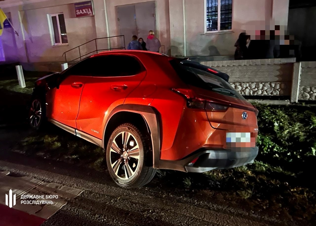 Смертельна ДТП на Івано-Франківщині: суддя на Lexus збила двох людей