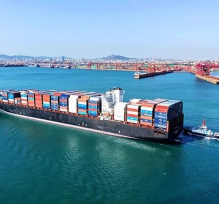 Китай зупинив на рік портові збори для суден США