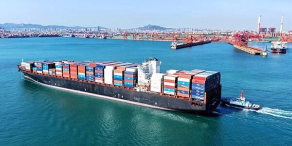 Китай зупинив на рік портові збори для суден США