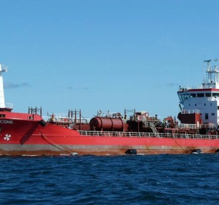 Компанії Латвії обслуговують "тіньовий флот" РФ, попри санкції - ЗМІ