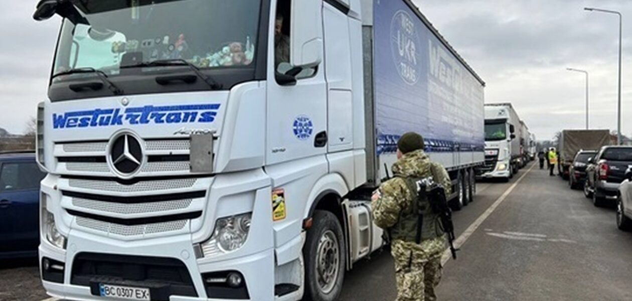 Україна імпортувала товарів вдвічі більше, ніж експортувала