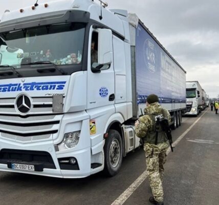 Україна імпортувала товарів вдвічі більше, ніж експортувала