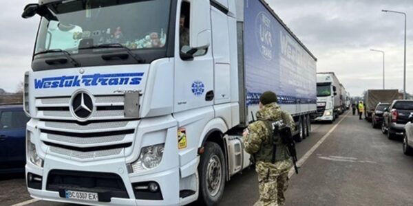 Україна імпортувала товарів вдвічі більше, ніж експортувала