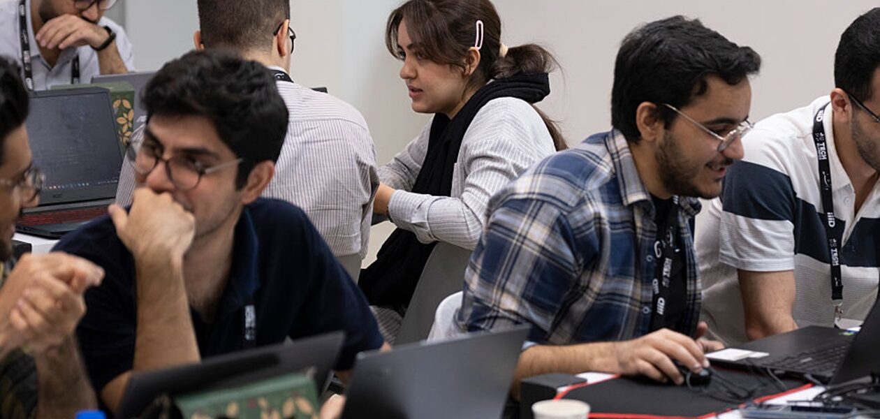 У світі з’явилась нова релігія: люди моляться штучному інтелекту