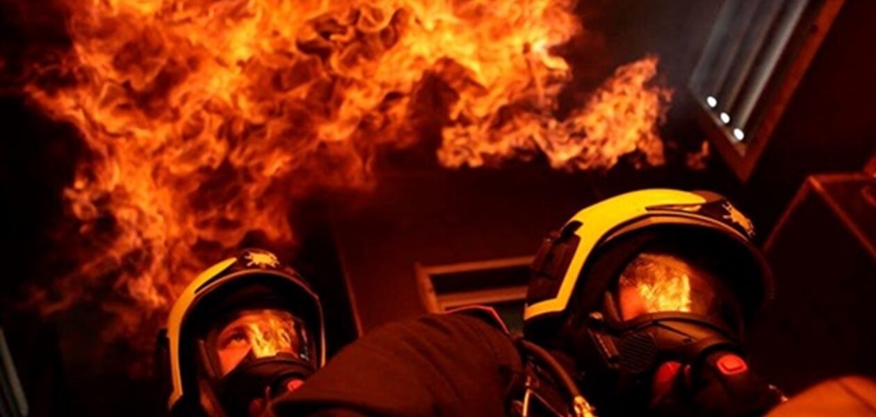 Наслідки удару: у Києві палає багатоповерхівка, перебої зі світлом і водою