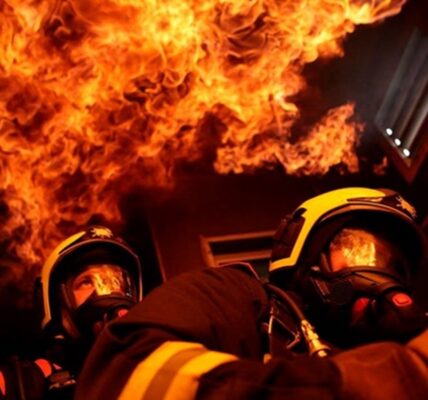 Наслідки удару: у Києві палає багатоповерхівка, перебої зі світлом і водою