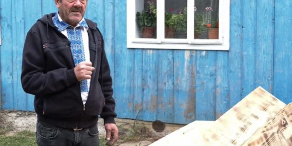Буковинець змайстрував собі труну та 15 років зберігає її в гаражі