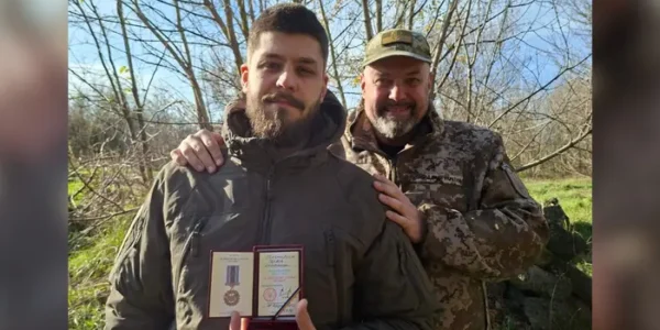 Тягнибок показав сина-воїна, нагородженого медаллю (фото)