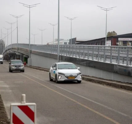 У столиці після ремонту відкрився шляхопровід на Новокостянтинівській: реакція мереж