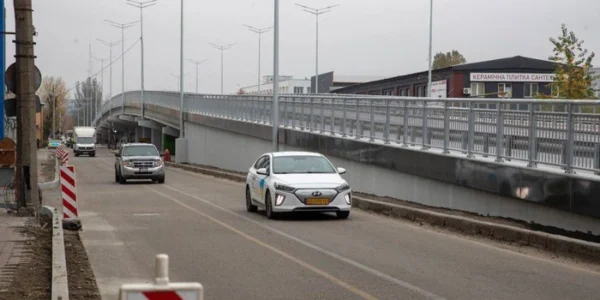 У столиці після ремонту відкрився шляхопровід на Новокостянтинівській: реакція мереж