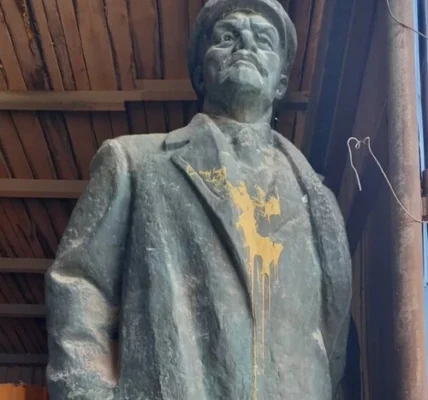 Щоб наповнити бюджет, село на Полтавщині вирішило продати бронзову фігуру Леніна