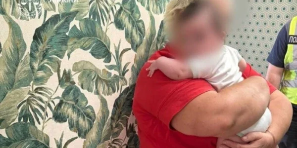 У Києві поліція завадила торгівлі дитиною: приватна клініка хотіла віддати немовля іноземцям
