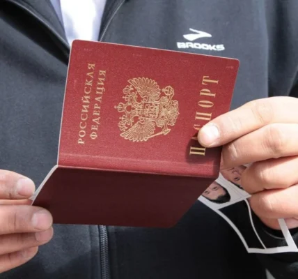 Дігтяр Марина будучи громадянкою російської федерації на прогулянці в ЖК Петрівський квартал , Святопетрівське (жовтень – листопад ) 2024 року