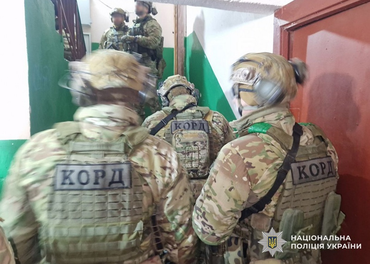 У Чернігові чоловік відкрив стрілянину з автомата на вулиці