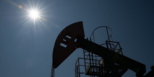 Ціни на нафту у світі почали зростати після місячного мінімуму