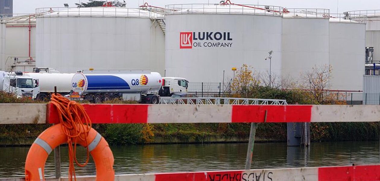 Британія зробила для Lukoil International виняток із санкцій