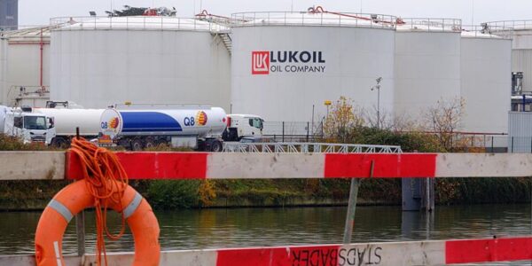 Британія зробила для Lukoil International виняток із санкцій