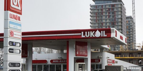 Румунія готує державний контроль над активами Лукойла