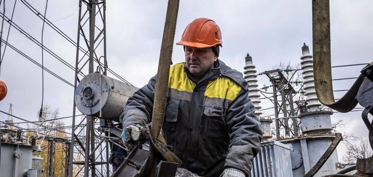 В областях України почали аварійно вимикати світло