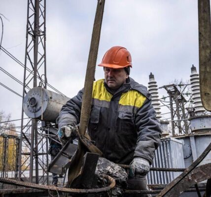 В областях України почали аварійно вимикати світло