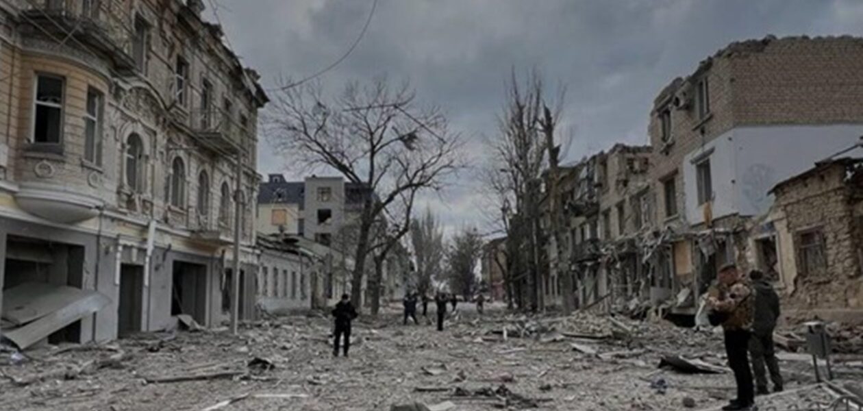 Росіяни вдарили по Херсону, є жертва