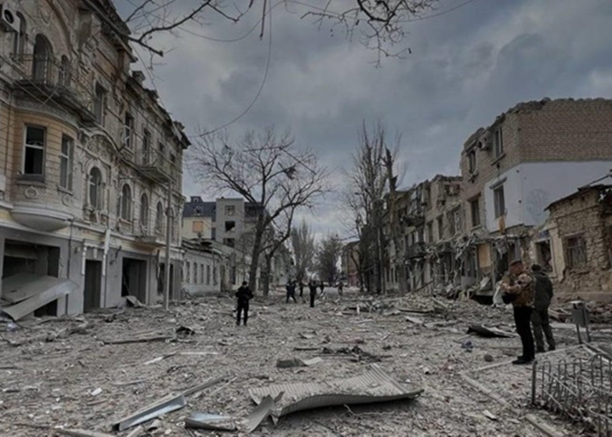 Росіяни вдарили по Херсону, є жертва