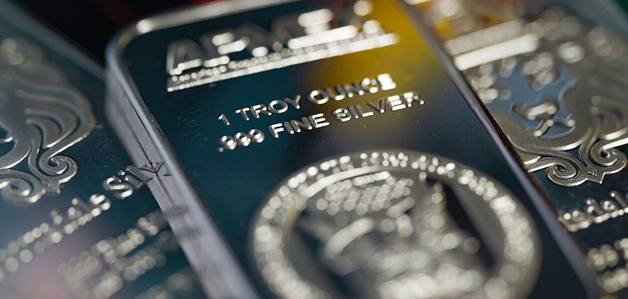 Срібло оновило історичний максимум у $75